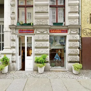 contemporary-apartment-in-kreuzberg-berlin-with-free-wi-fi.find-berlin-hotels.com/