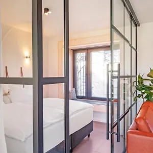 Mono Design Apartment